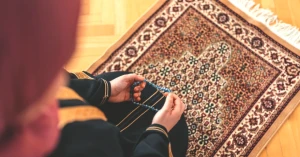 Adetliyken Zikir ve Dua: Kadınların Sıklıkla Merak Ettiği Sorular!