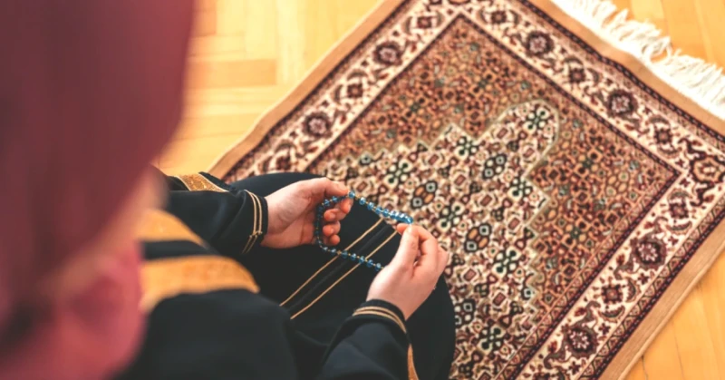 Adetliyken Zikir ve Dua: Kadınların Sıklıkla Merak Ettiği Sorular!